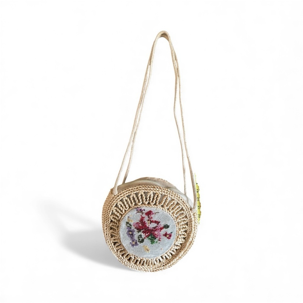 Vintage Floral Embroidered Straw Round Bag